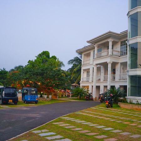 White Land City Hotel Dambulla Exterior photo