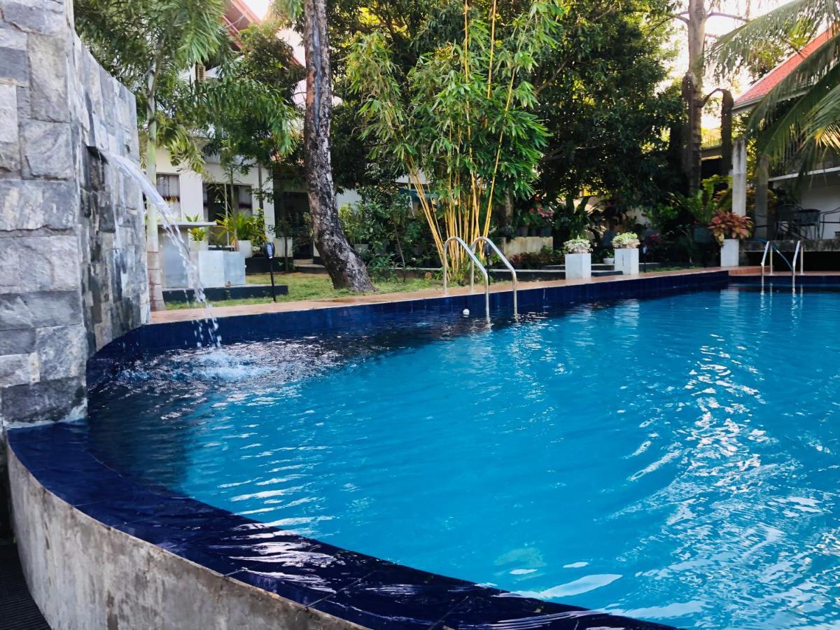 White Land City Hotel Dambulla Exterior photo